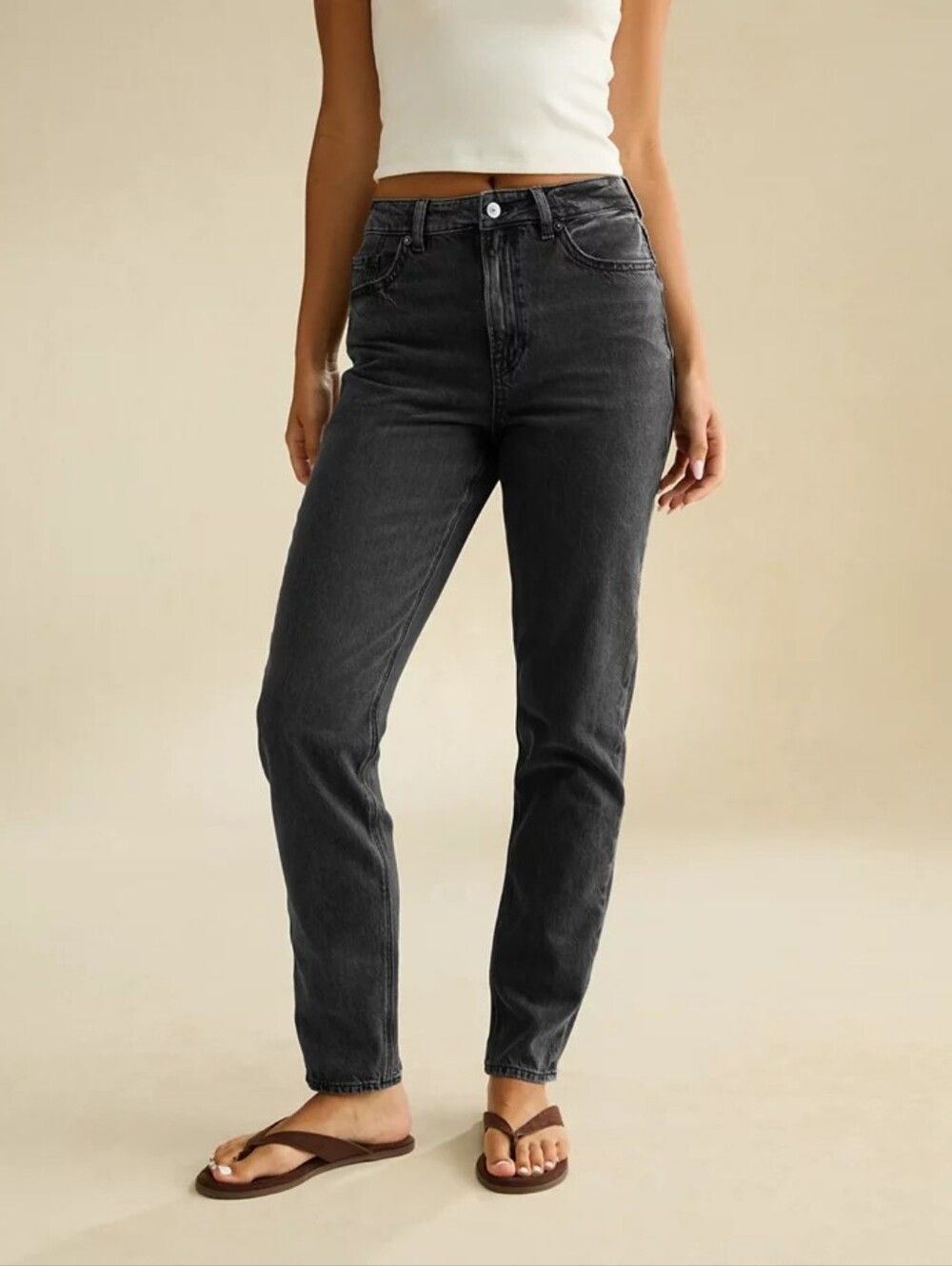 American Eagle Mom Jean In Size 2 X-Short